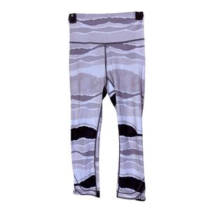 Lululemon True Self Crop Bleacher Stripe White Black High Rise Leggings Size 4
